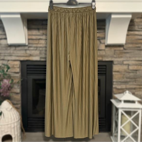 NEW WITH TAGS Zenana Sybil flowy woven pants, Size Medium - Picture 2 of 6